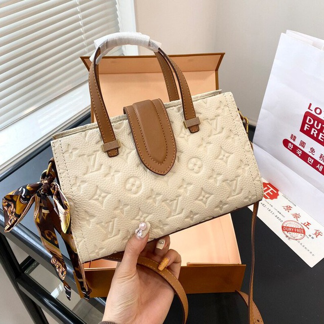 Amani bonda 👖 👚 👜 🩳 🥼